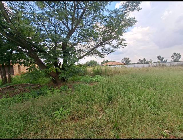 1,018M² VACANT LAND FOR SALE IN KOOKRUS
